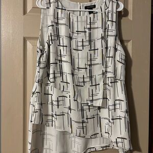 White House Black market size Large sleeveless blouse.